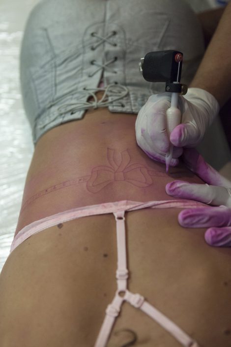 pressure marina markovic pink feminism woman ideal body tattoo tattooing beauty ideal